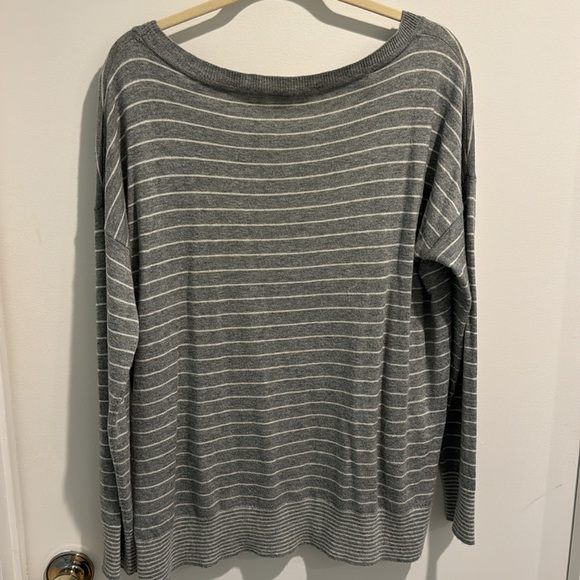 GAP Gray & White Striped Scoop Neck Sweater Sz L - Picture 3 of 6